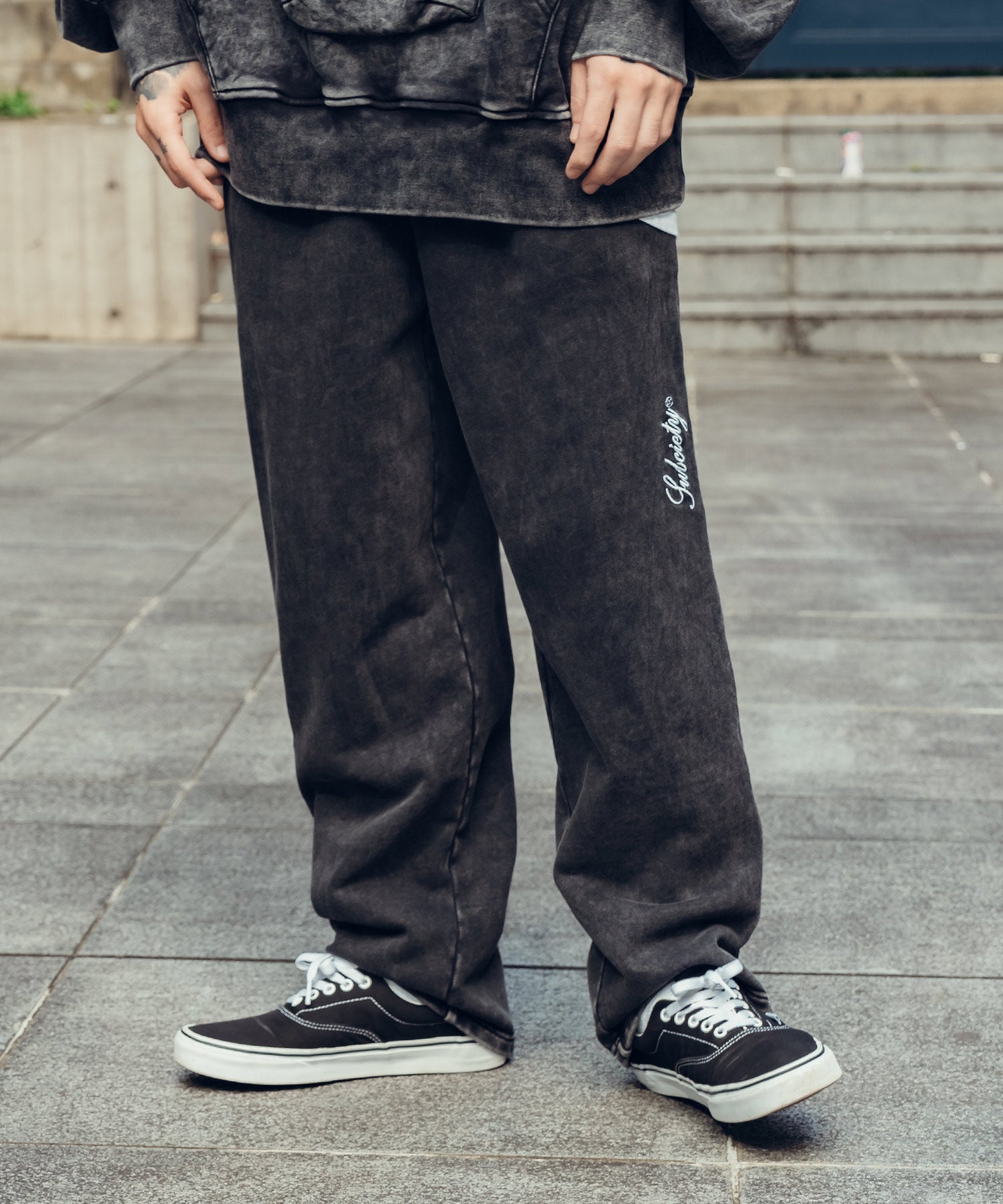 Side open sweat pants
