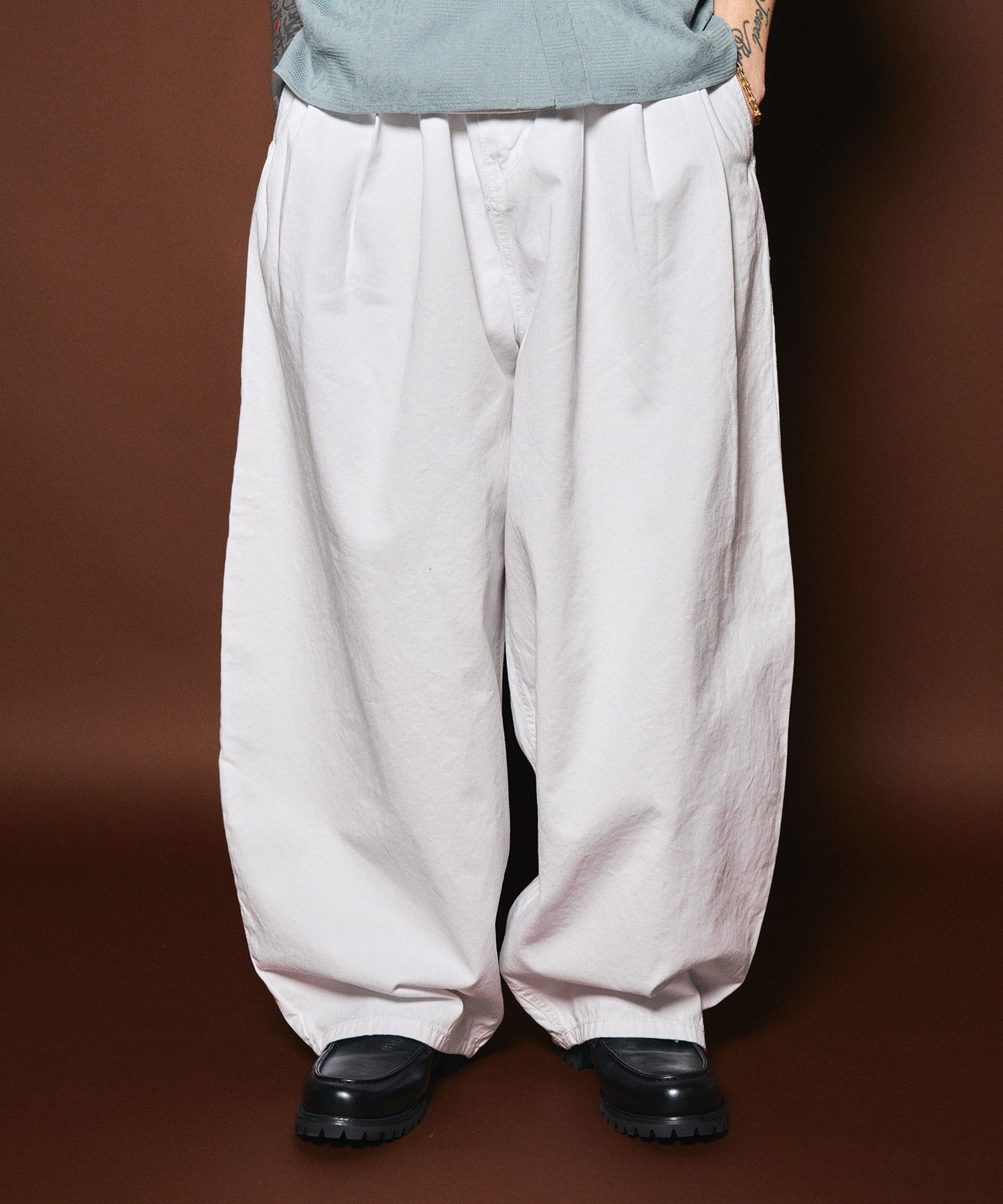 Super wide balloon chino pants
