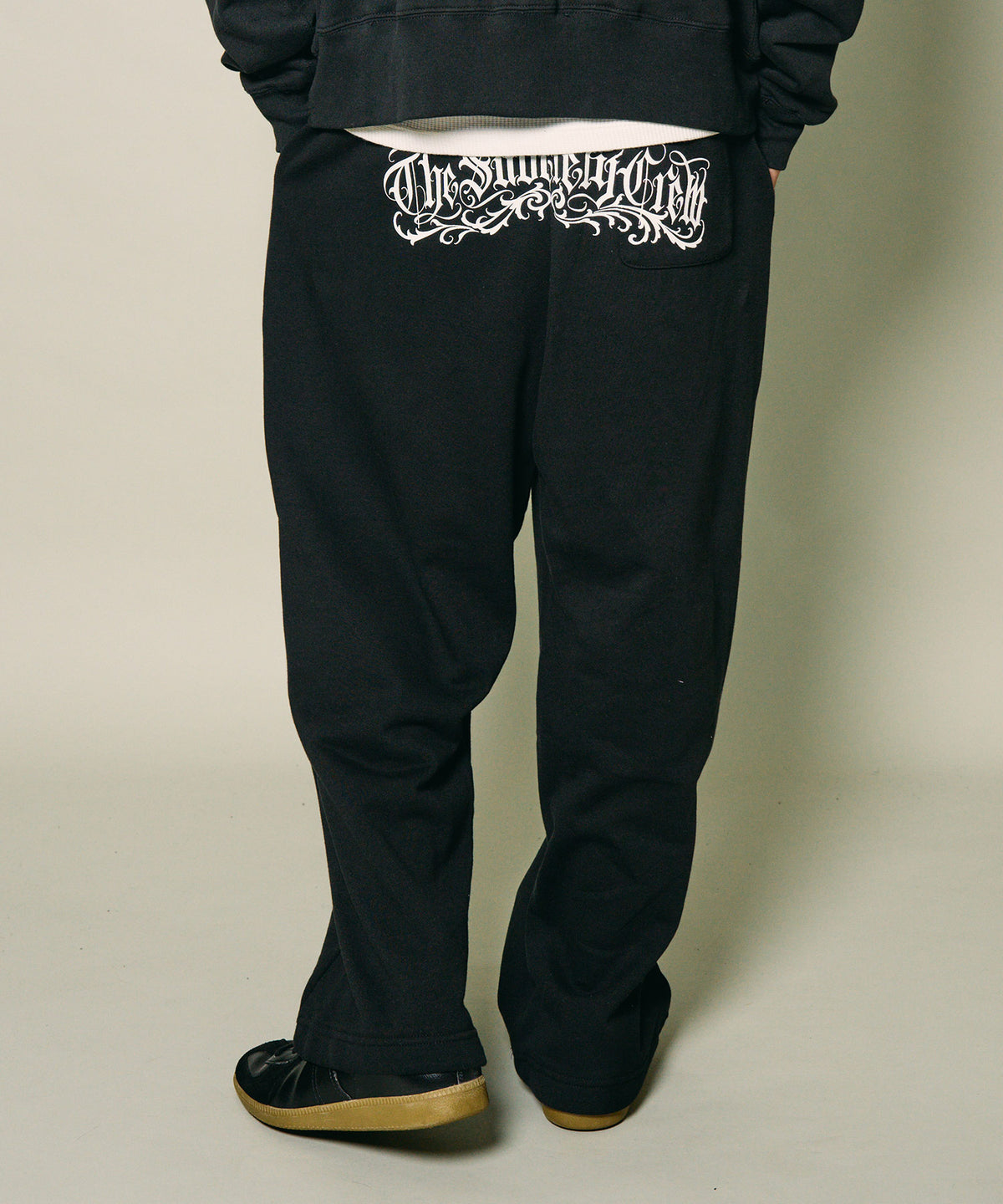 Wide sweatpants