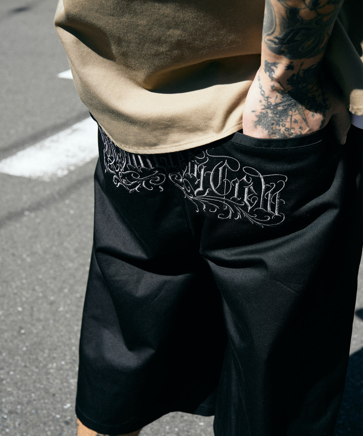 Embroidery baggy shorts-thumbmail-21
