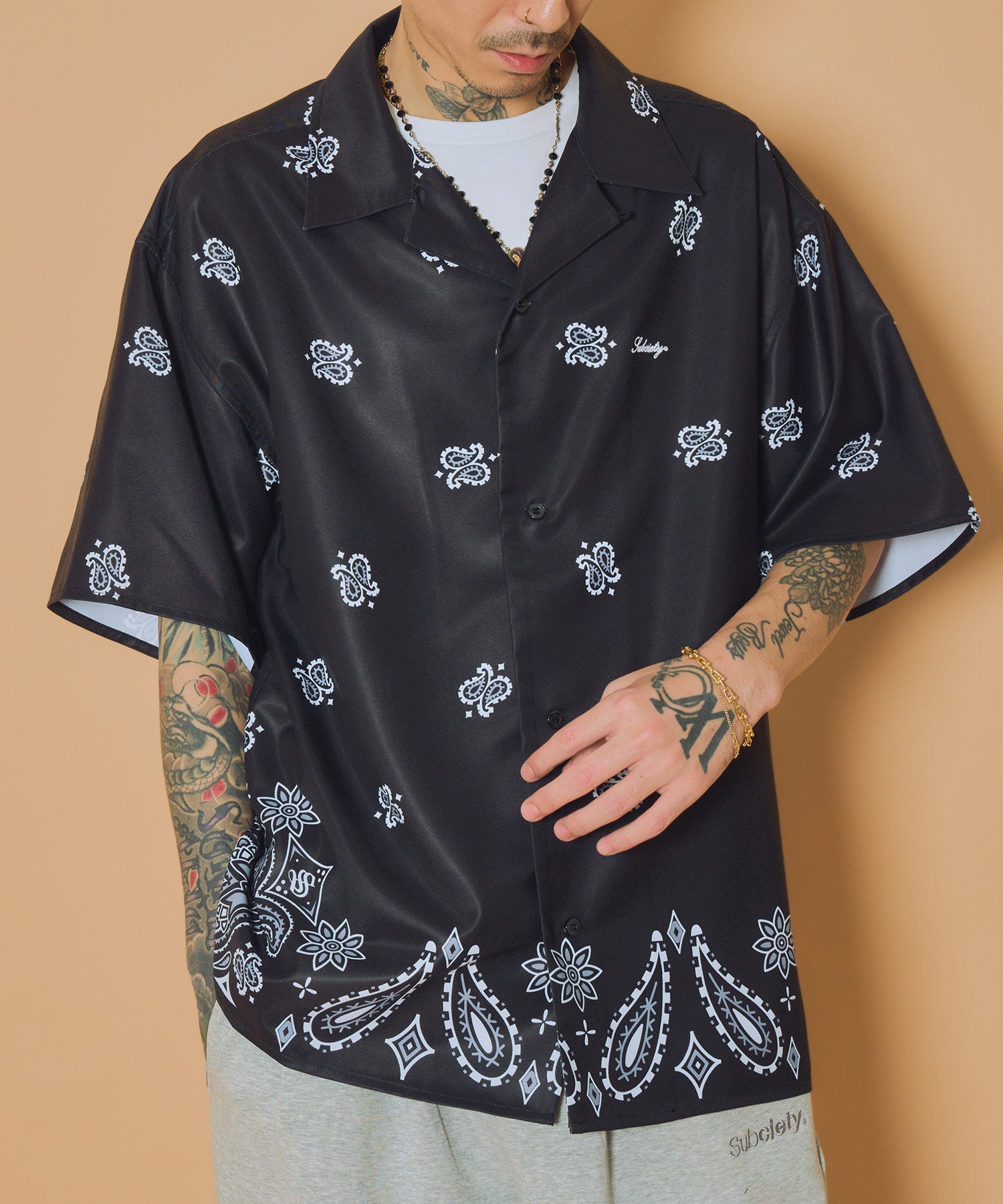 Essential open collar shirt