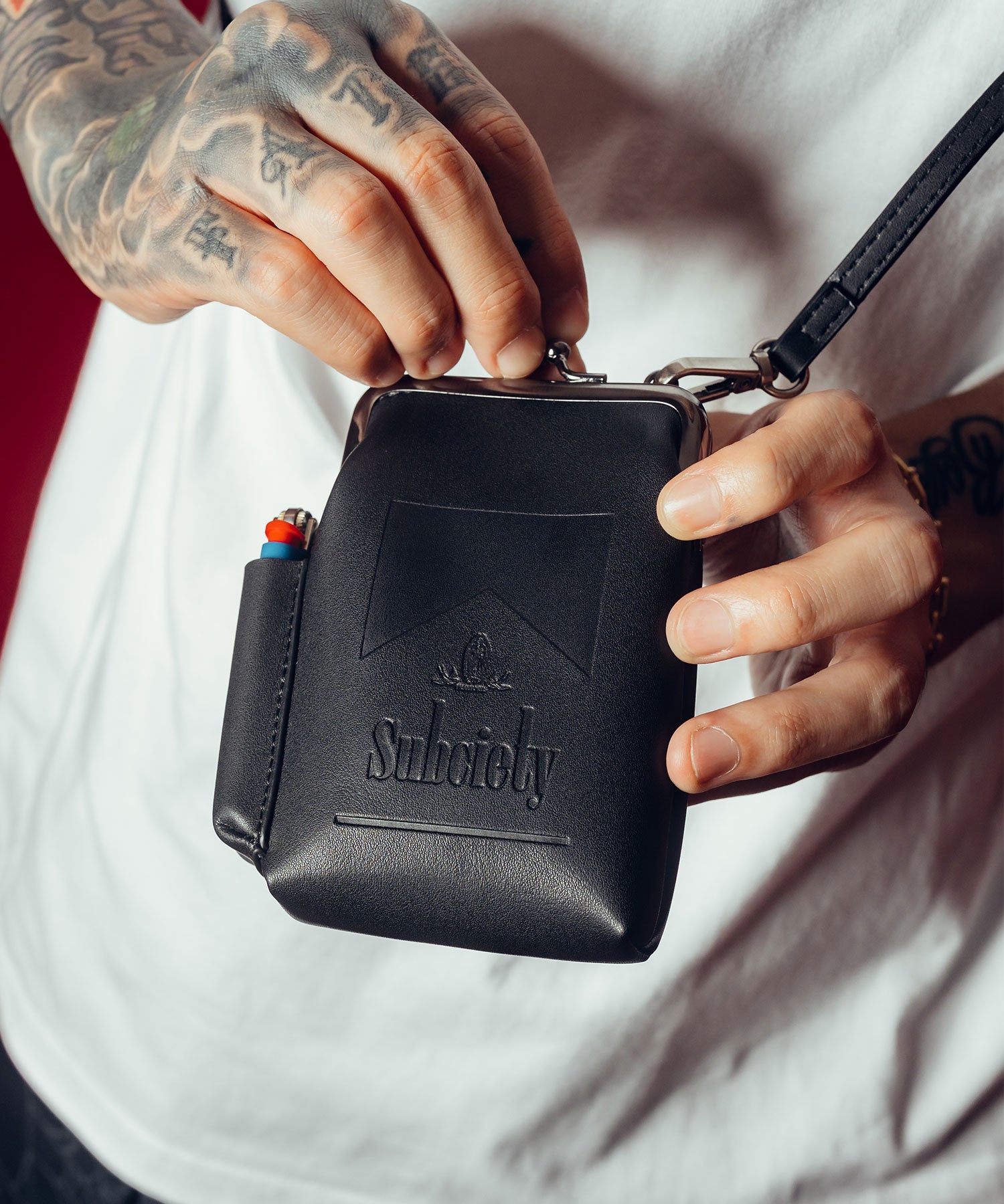 Cigaret shoulder bag