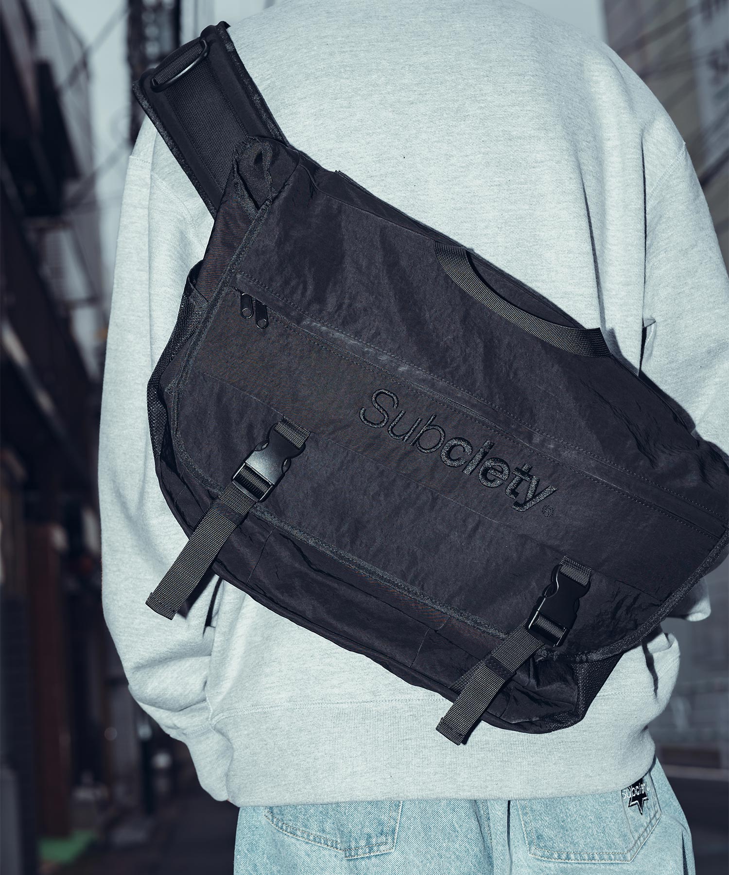MESSENGER BAG