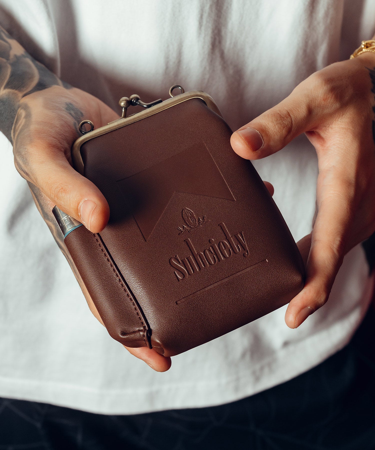 Cigaret shoulder bag