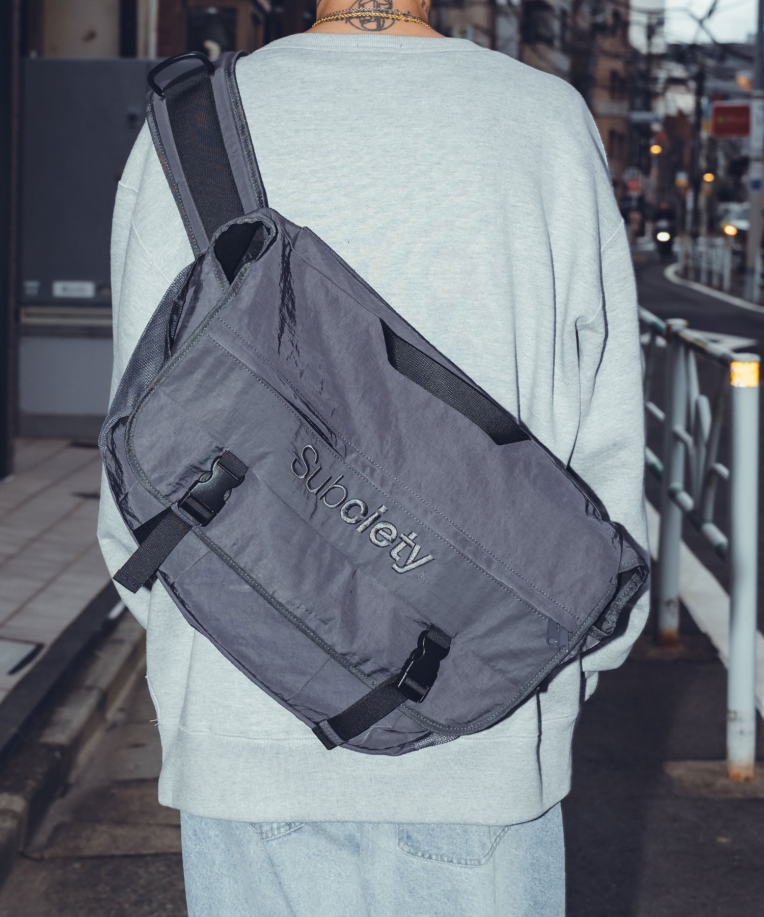 MESSENGER BAG