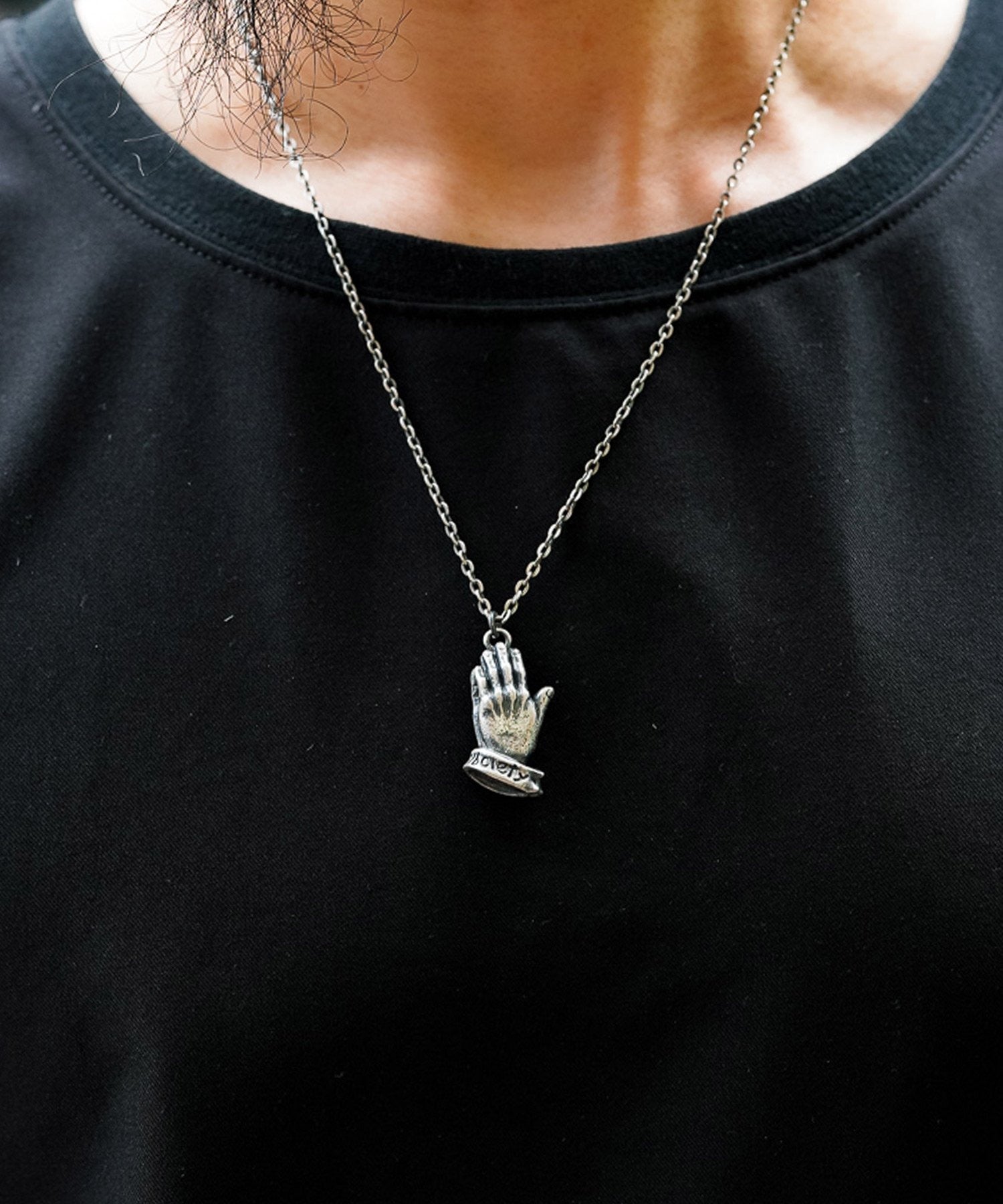 METAL NECKLACE-PRAYING HANDS-