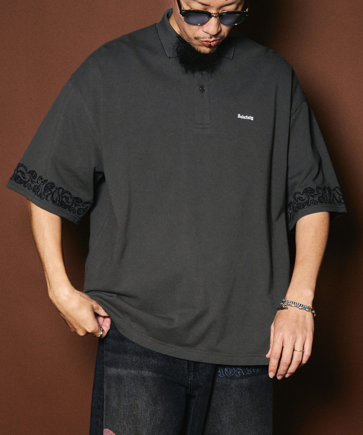Sleeve embroidery polo shirt