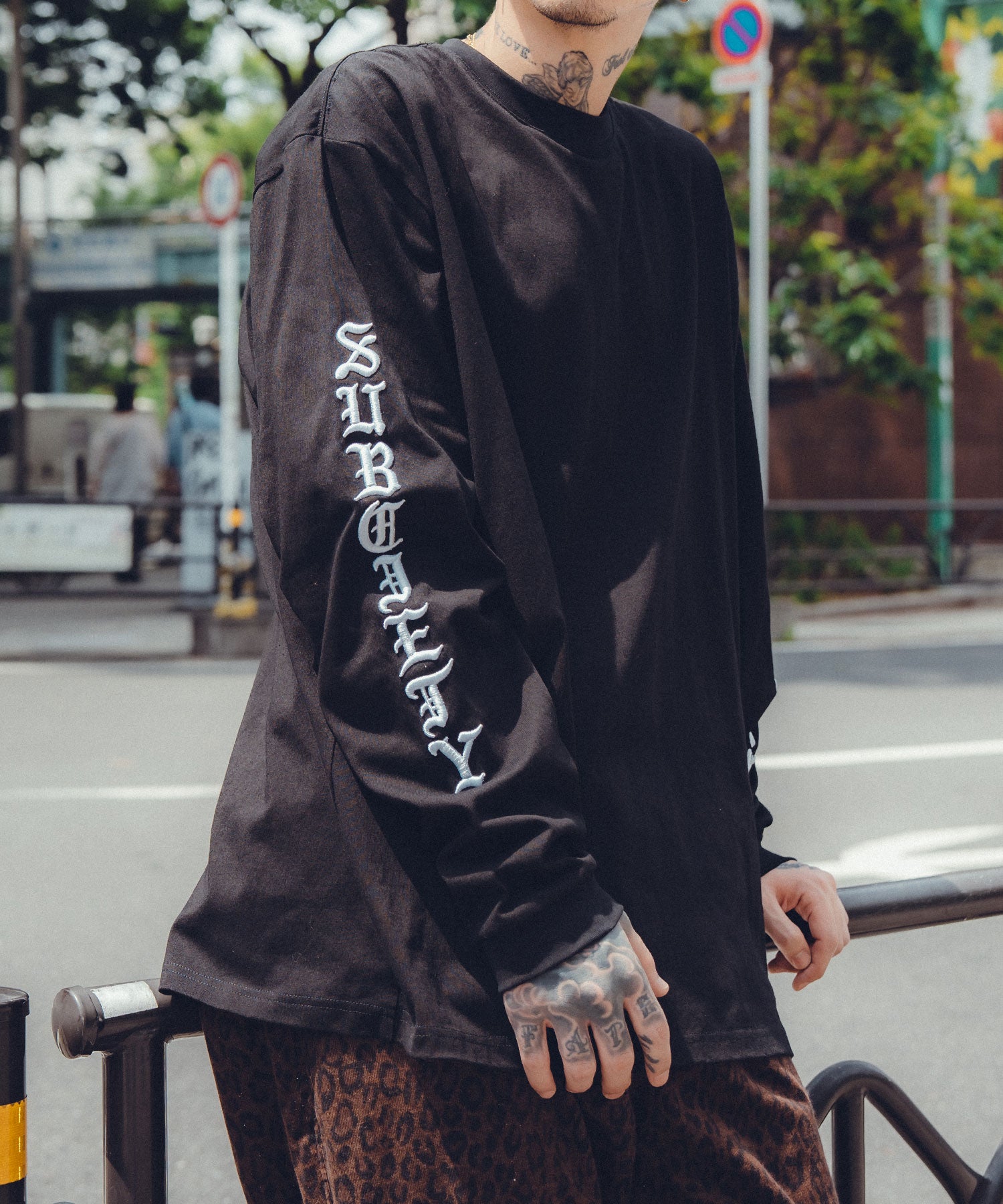 Sleeve embroidery tee