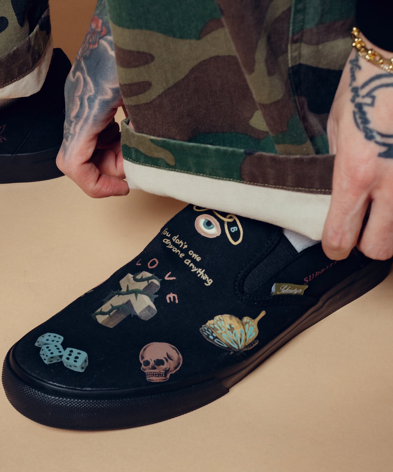 Memorial slip-on-thumbmail-40