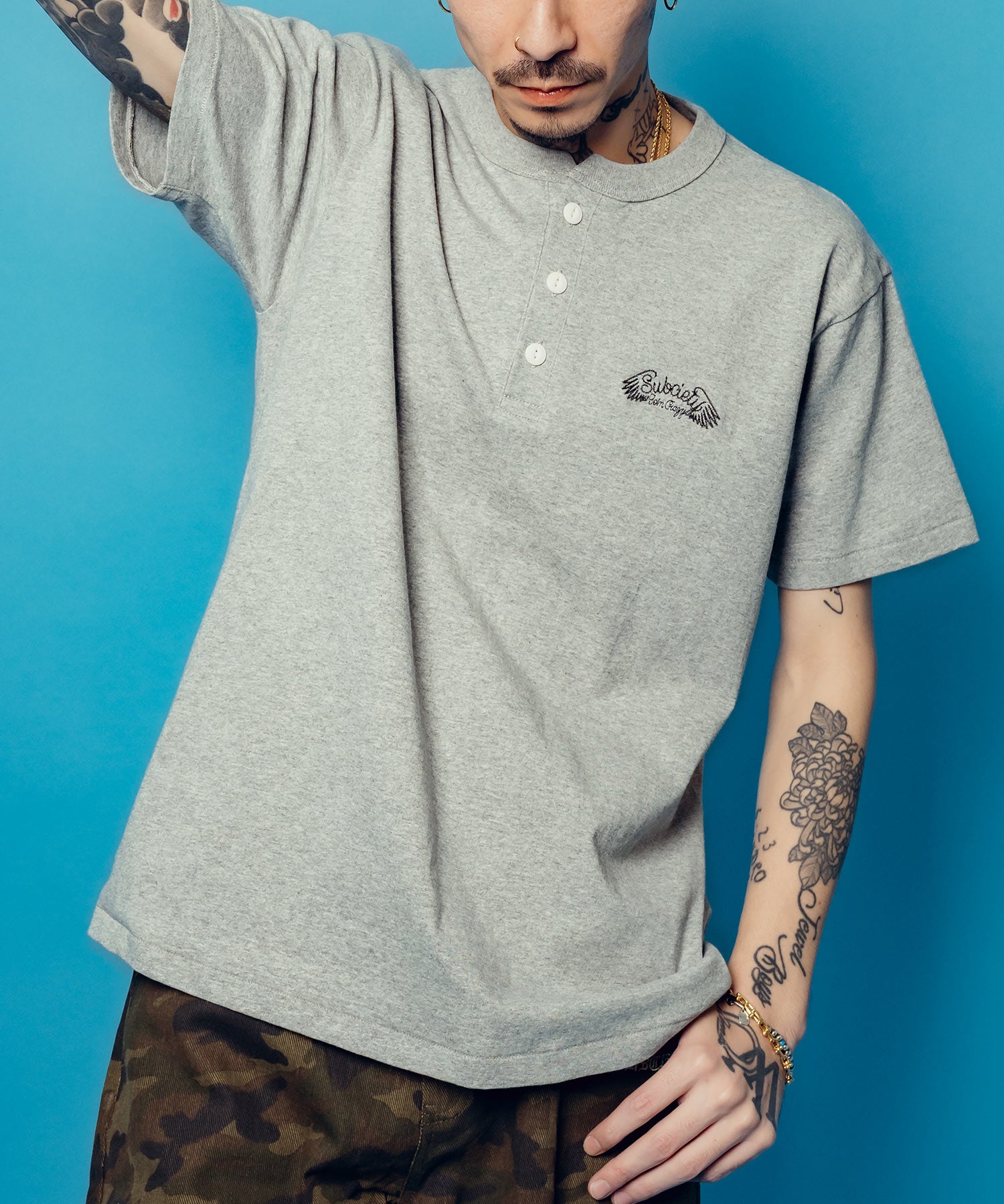 Henley neck tee