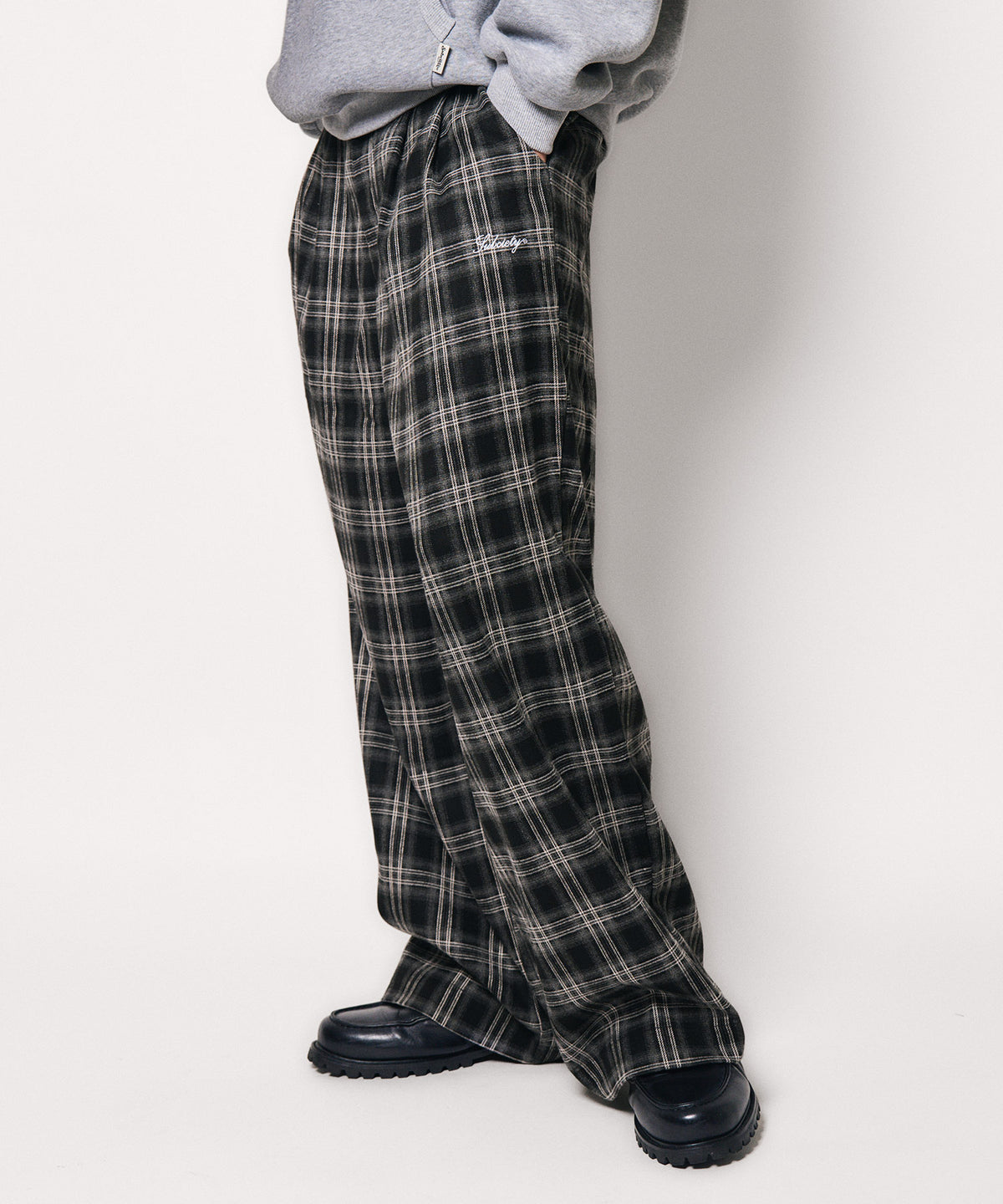 Wide straight check slacks