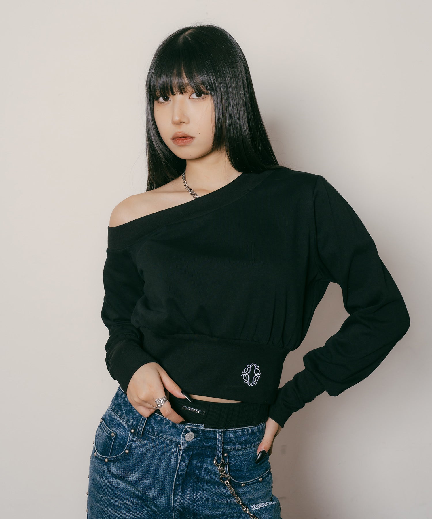 One shoulder sweatshirt【WOMEN】