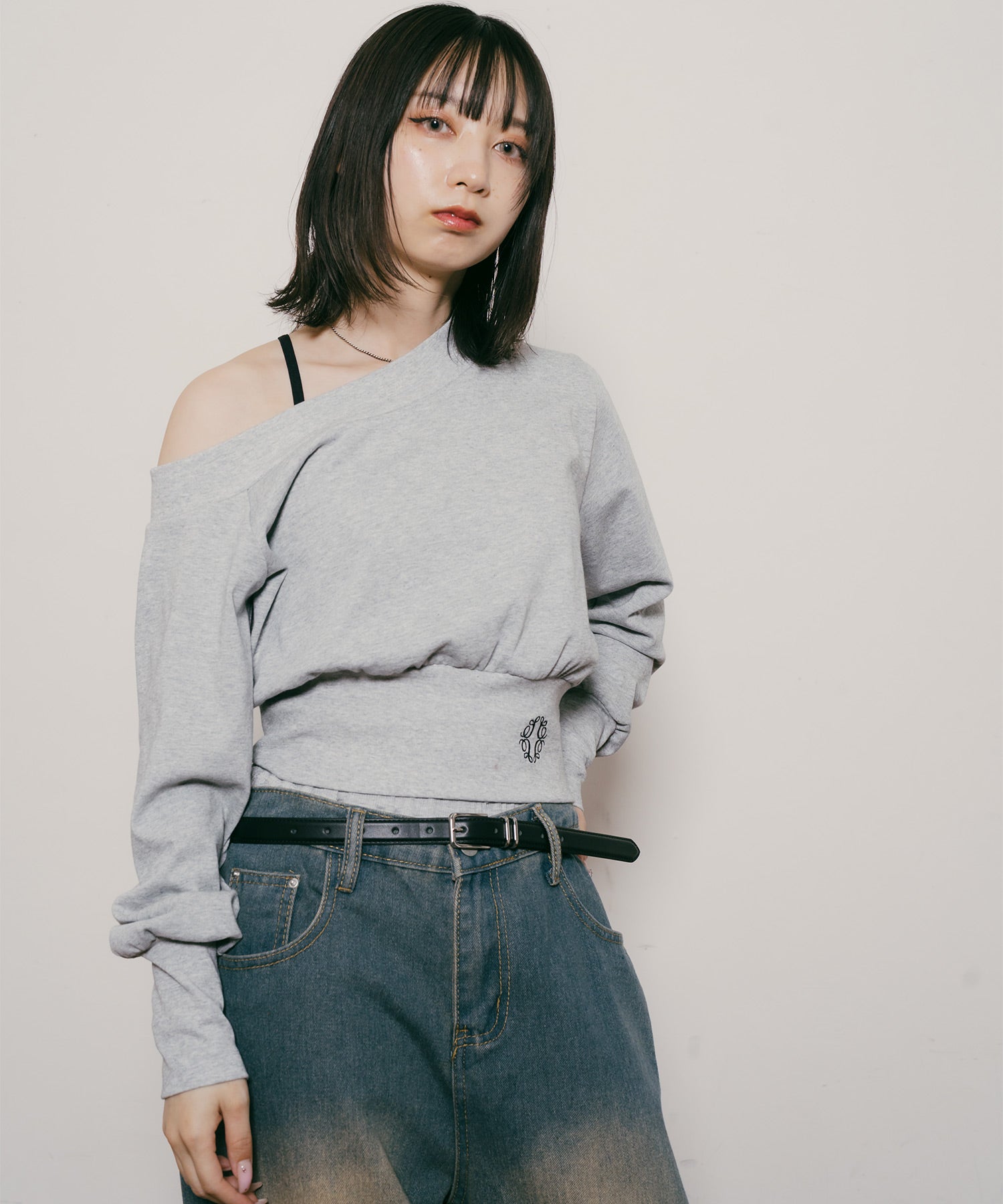 One shoulder sweatshirt【WOMEN】
