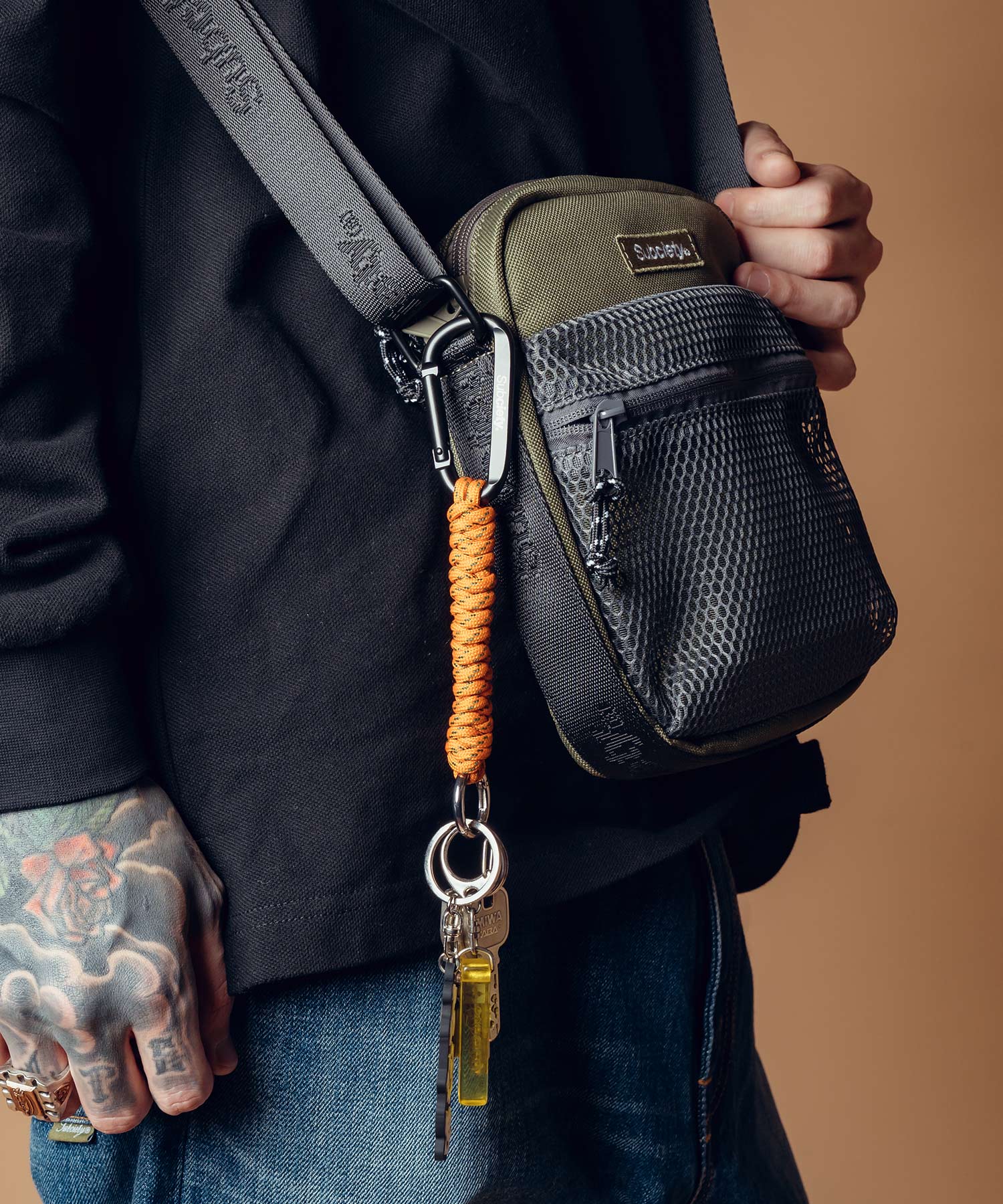 Paracord carabiner key holder-thumbmail-9