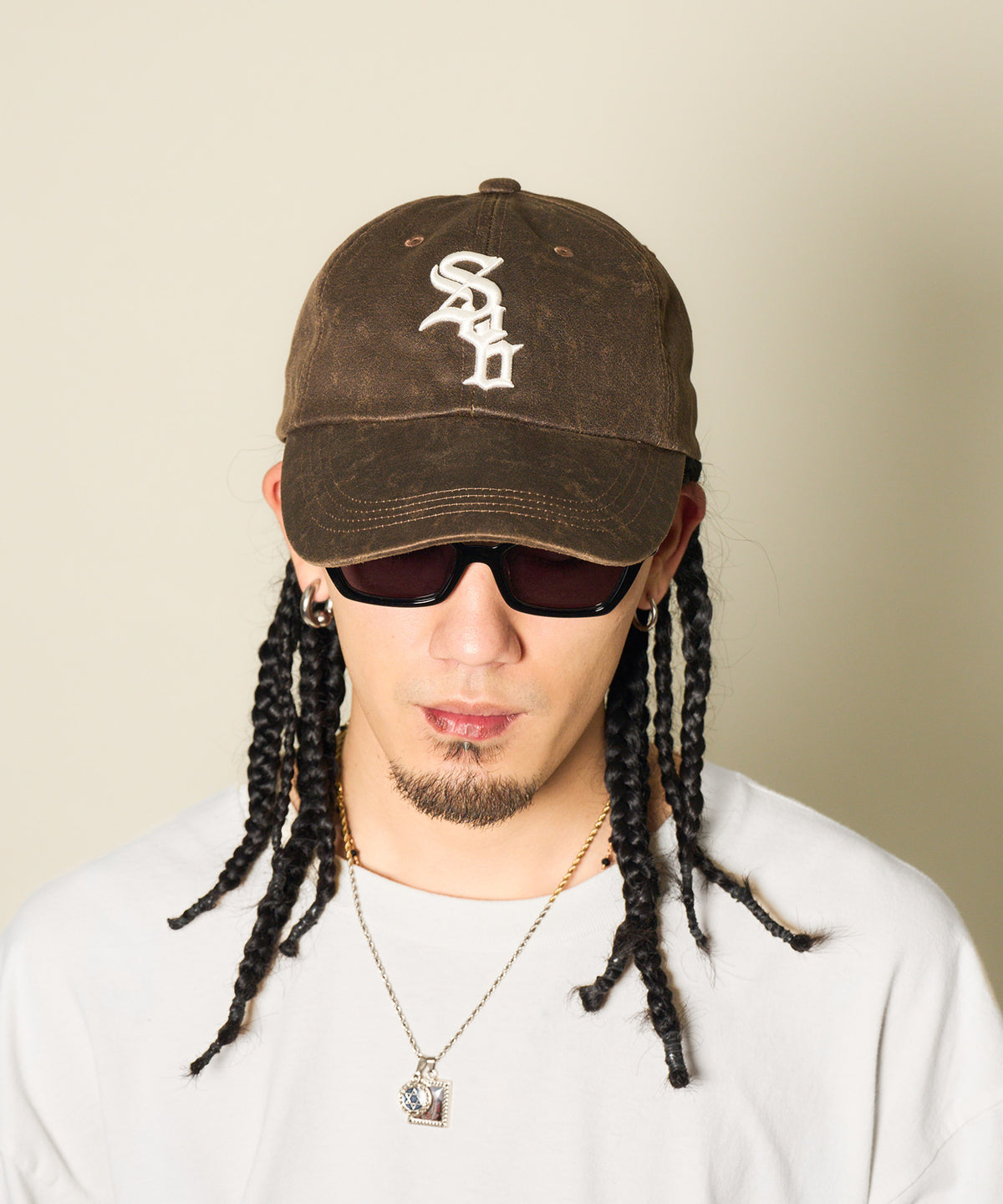 Fade faux leather cap
