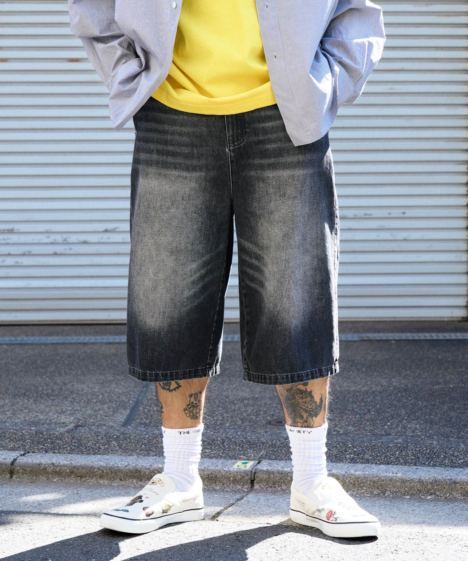 Embroidery baggy shorts