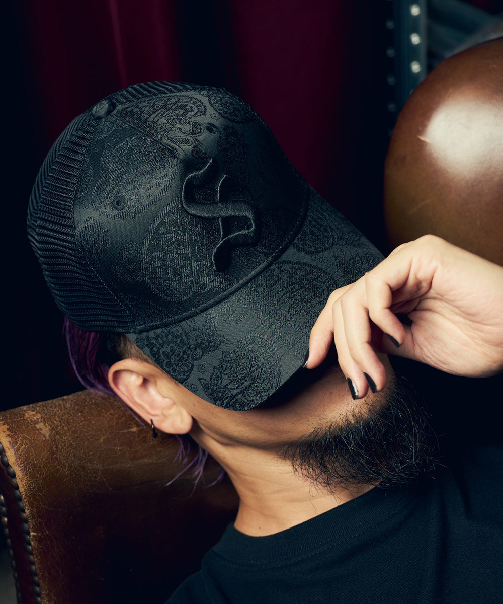 Jacquard paisley mesh cap