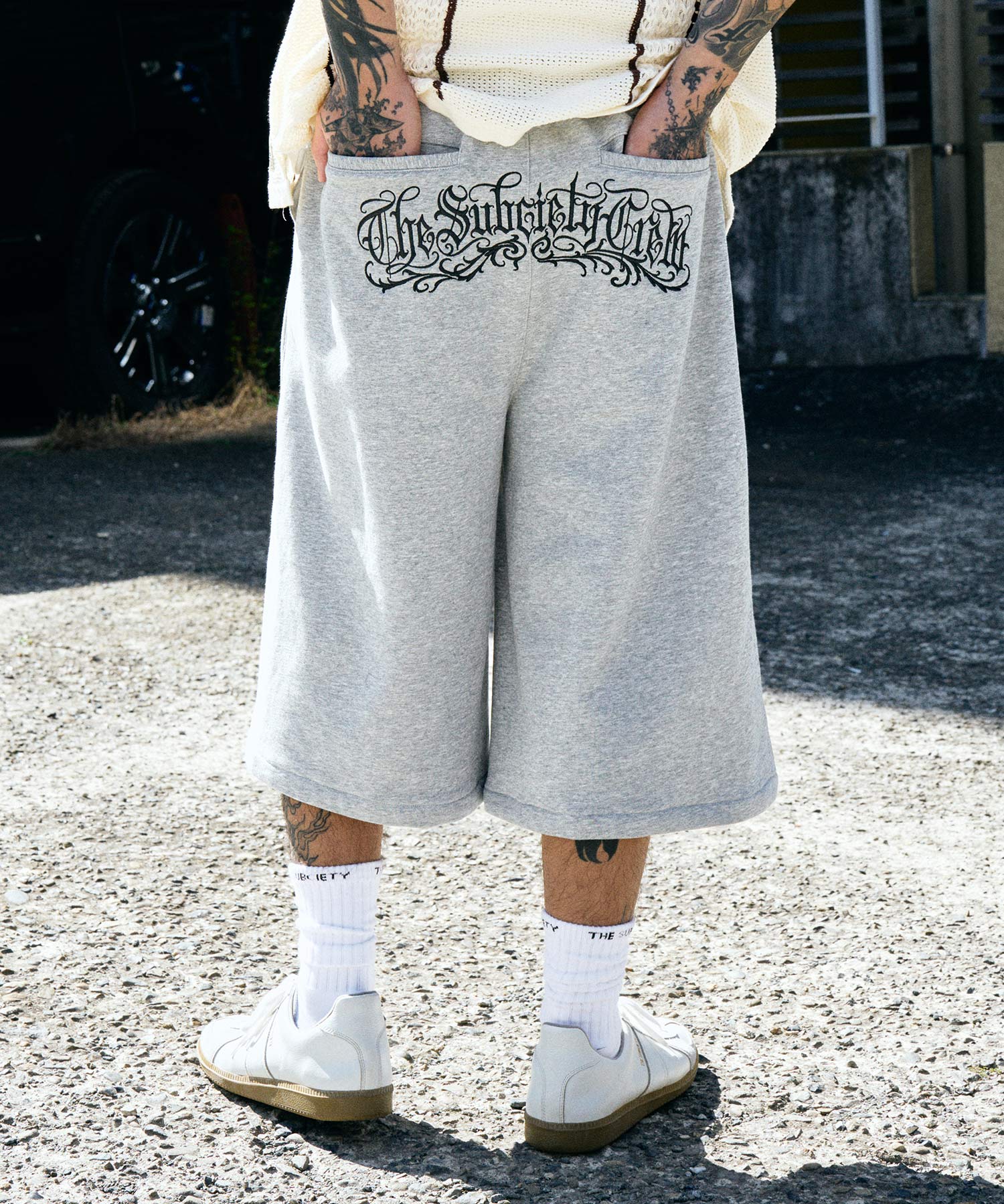 Embroidery baggy shorts