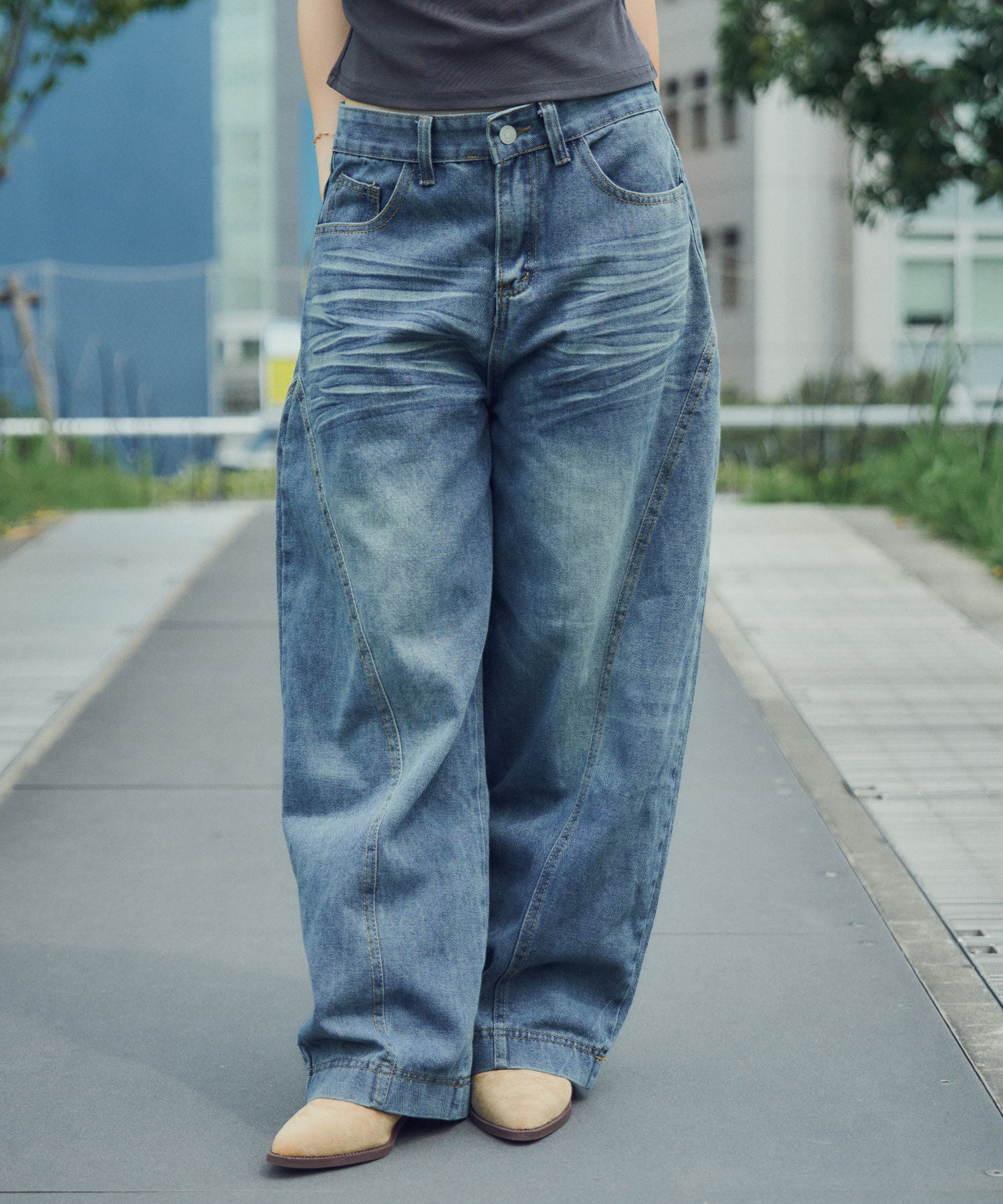 Curve seam wide denim pants