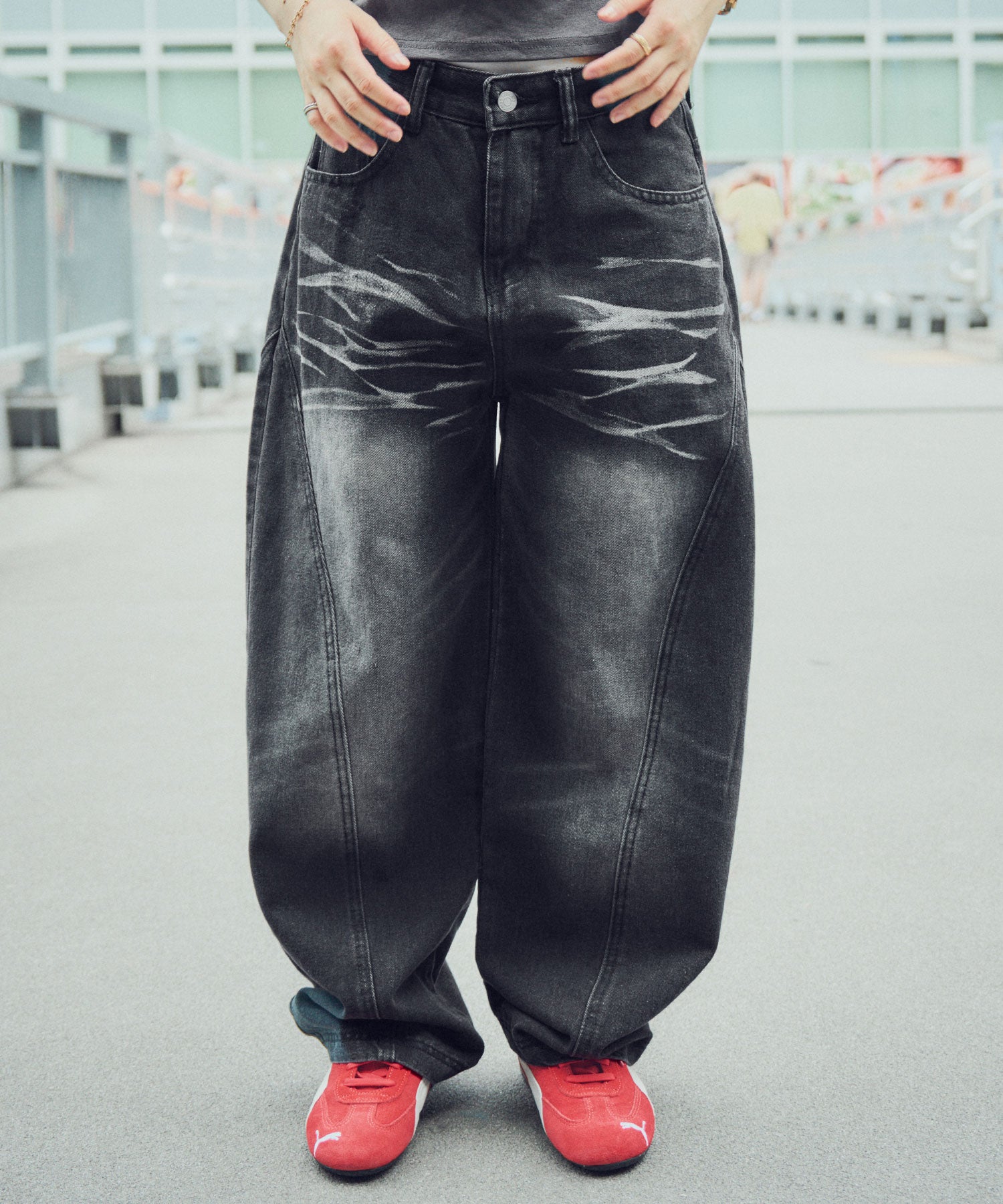 Curve seam wide denim pants