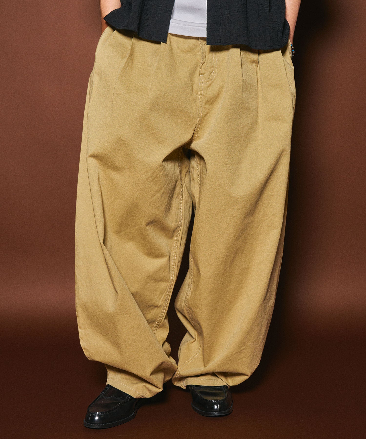 Super wide balloon chino pants